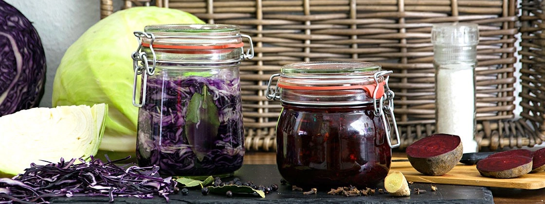 Rotkohl und rote Beete fermentieren