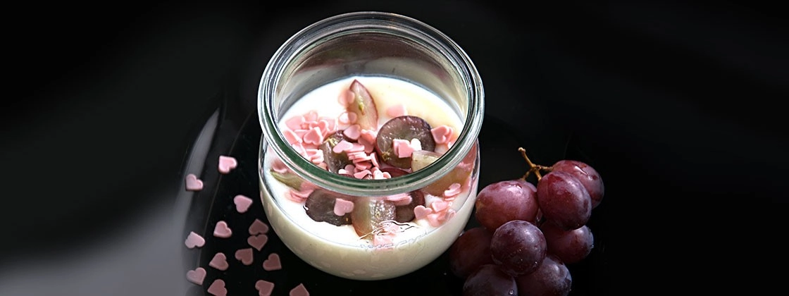 Süßer Grießbrei mit Früchten Süßer Grießbrei mit Früchten