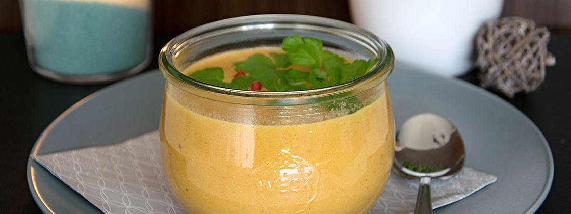 Möhrensuppe mit Ingwer, Kokosmilch und Chili