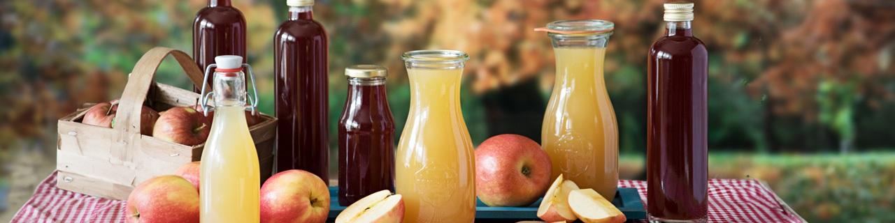 Saft- und Sirupflaschen