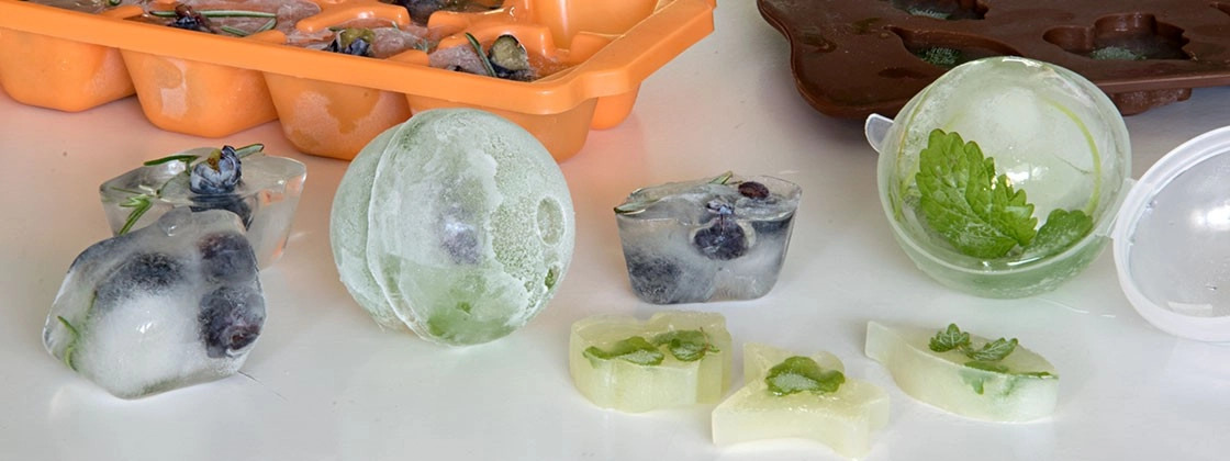 Eiswürfel mit Kräutern