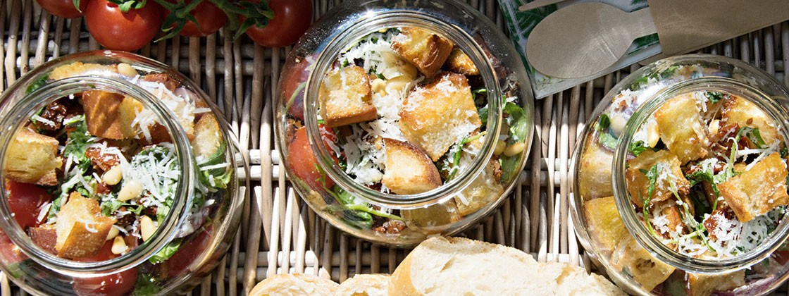 Brotsalat im Glas