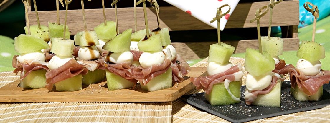 Melonen-Schinken-Mozzarella-Spieße Melonen-Schinken-Mozzarella-Spieße